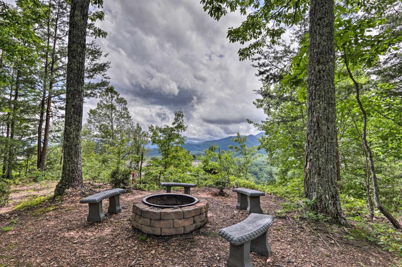Gatlinburg Escape With Hot Tub, Deck And Mtn View Villa Esterno foto